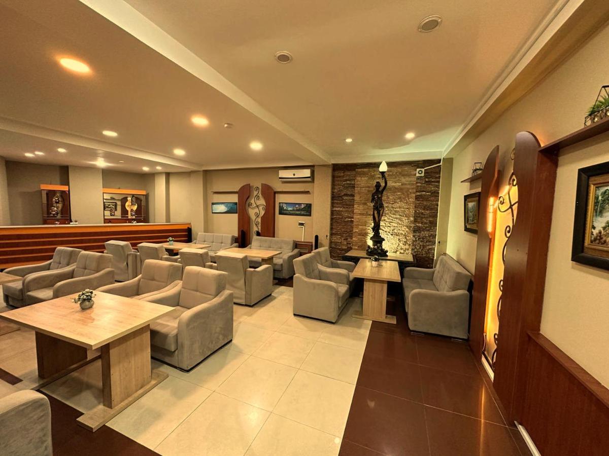 G Bakuri Hotel Batumi Kültér fotó