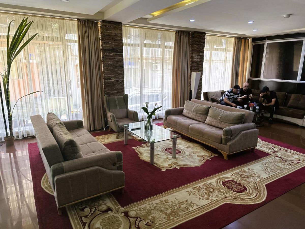 G Bakuri Hotel Batumi Kültér fotó