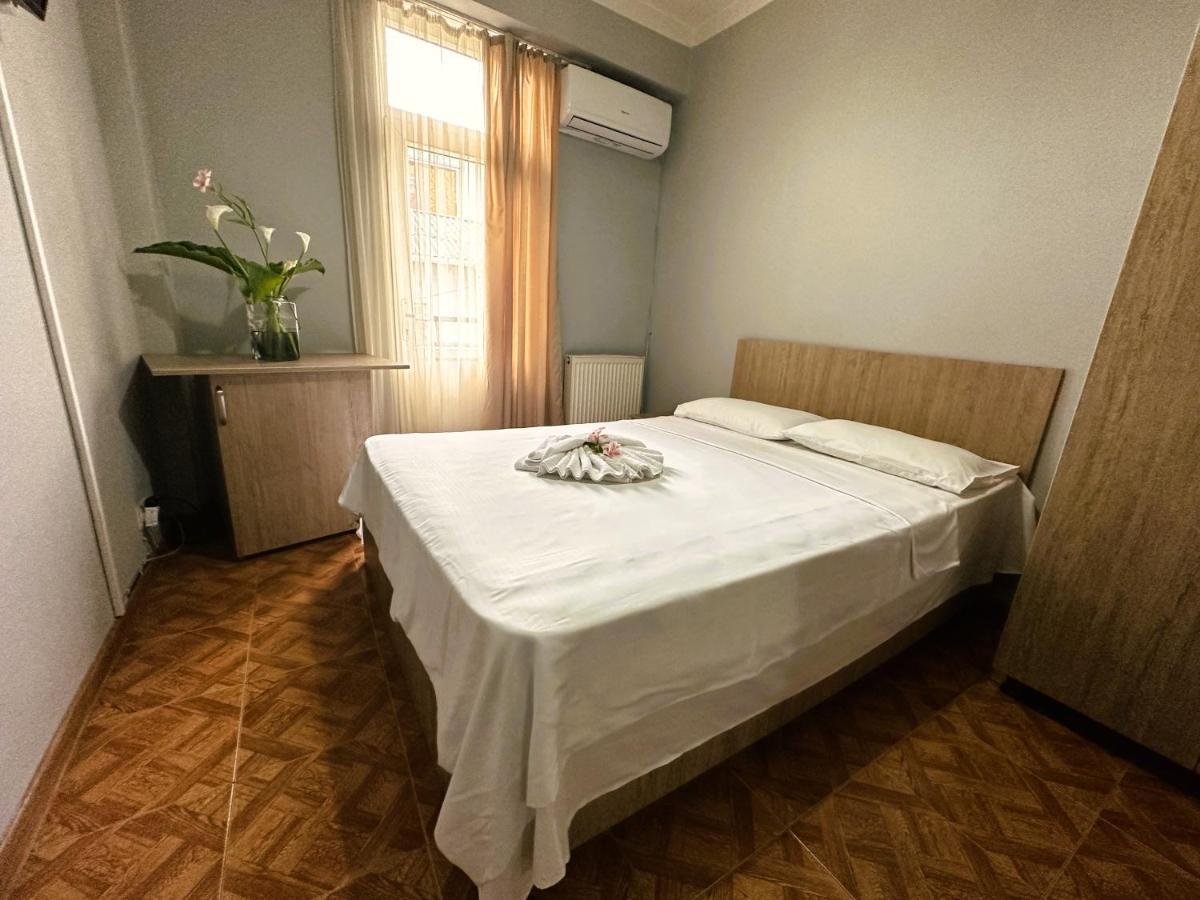 G Bakuri Hotel Batumi Kültér fotó